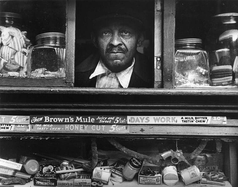 Morris Engel, Harlem Merchant, New York City, 1937
photograph, 11 x 14 in. (27.9 x 35.6 cm)
ME603