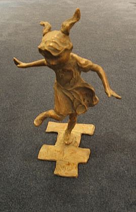 Jane DeDecker, Hopscotch, Ed. of 31, 2004
bronze, 13 1/2 x 11 x 8 1/2 in. (34.3 x 27.9 x 21.6 cm)
JDD1504