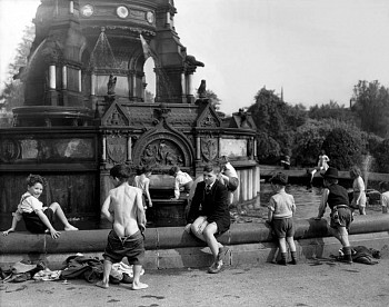 Harry Benson - Harry Benson Glasgow Boys in Fountain, Edition of 35