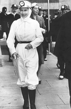 Harry Benson - Harry Benson Queen Elizabeth, Miners, Edition of 35