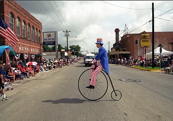 Harry Benson - Harry Benson Seguin, Texas, 4th of July