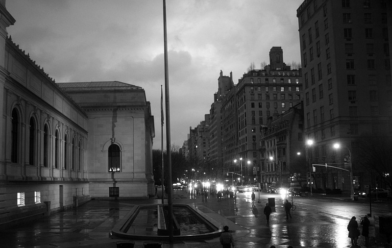 Robert Farber, Evening at the Met, Edition of 25, 2007
fine art paper pigment print, 30 x 40 in. (76.2 x 101.6 cm)
RF140122