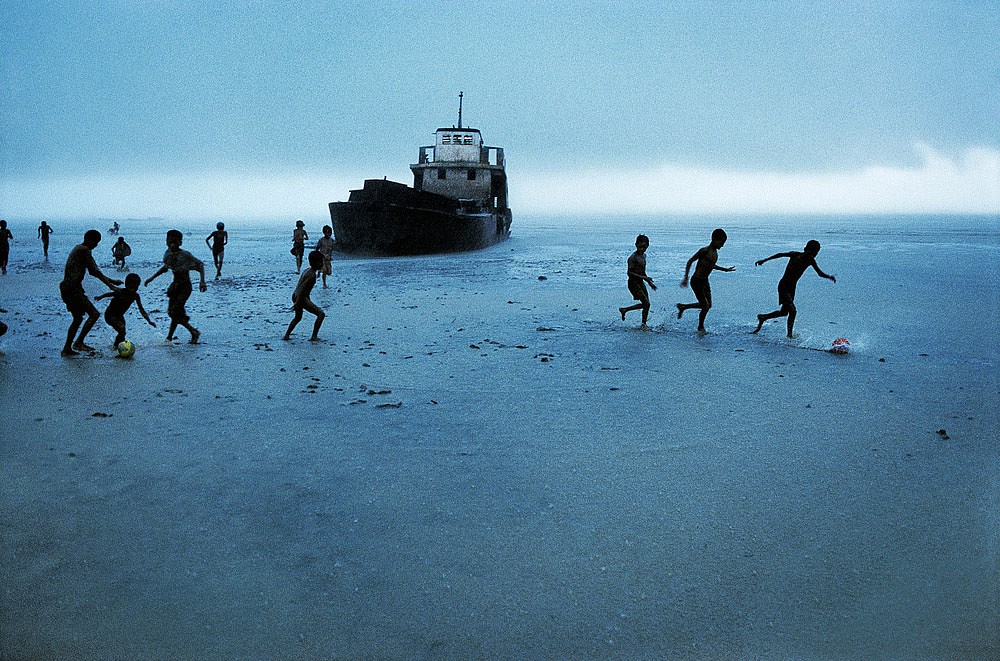 Steve McCurry, Children with Abandoned Boat, 1995
FujiFlex Crystal Archive Print, (Inquire for available sizes)
BURMA-10003