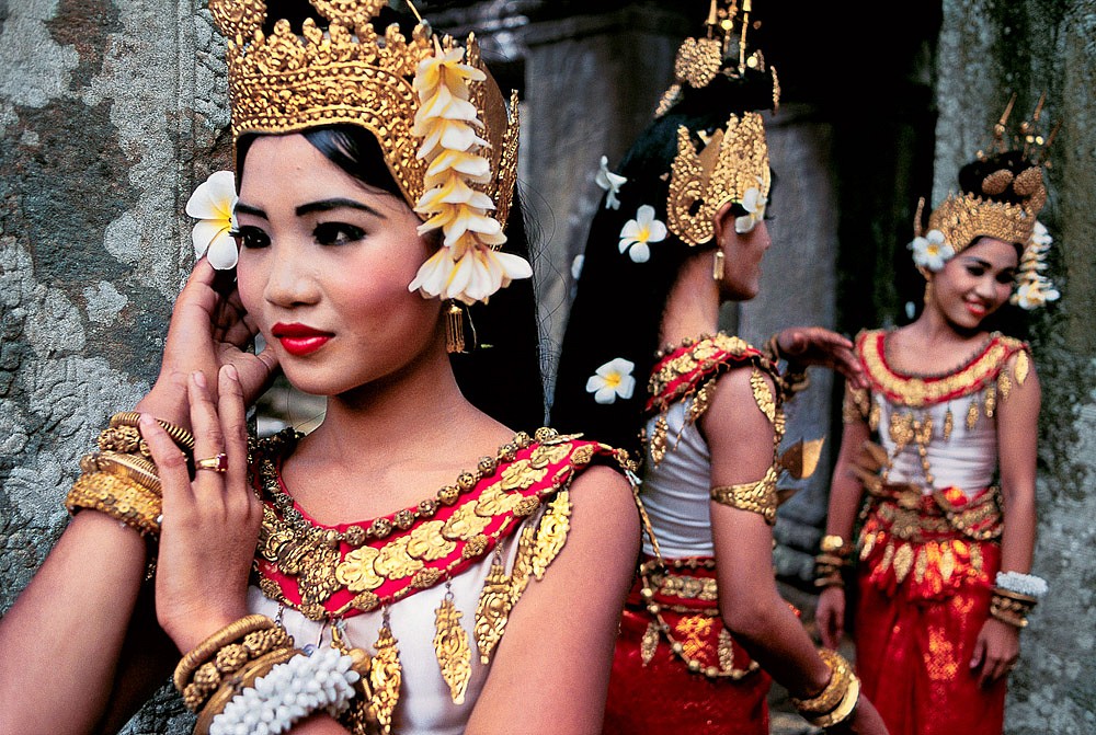 Steve McCurry, Dancers at Preah Kahn, 2008
FujiFlex Crystal Archive Print, (Inquire for available sizes)
CAMBODIA-10054