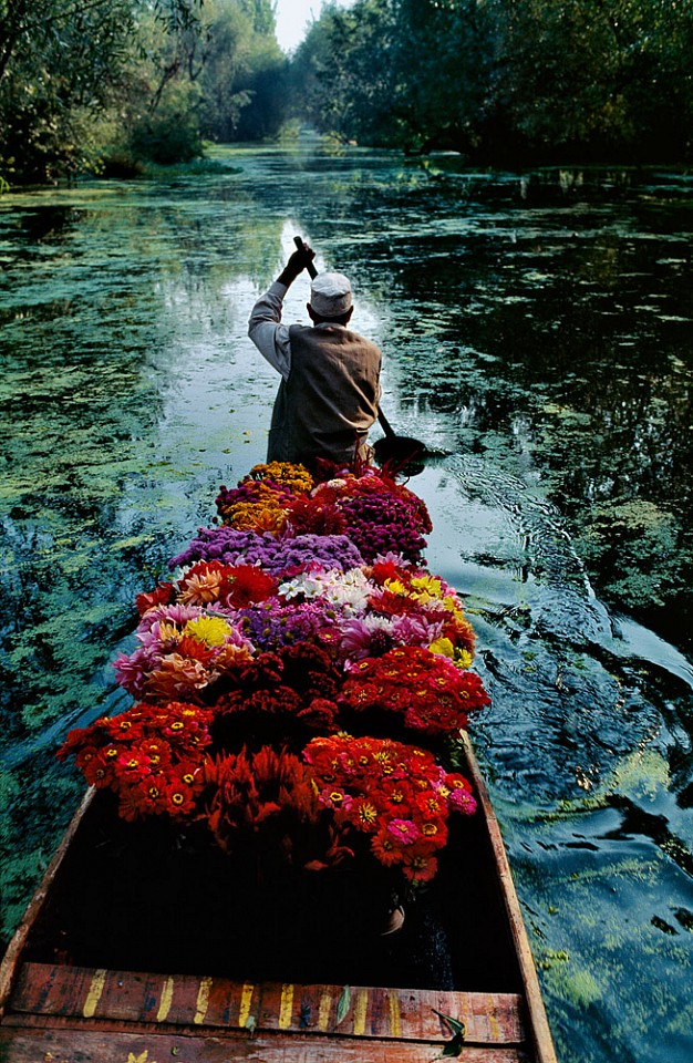 Steve McCurry, Kashmir Flower Seller, 1996
FujiFlex Crystal Archive Print, (Inquire for available sizes)
KASHMIR-10016