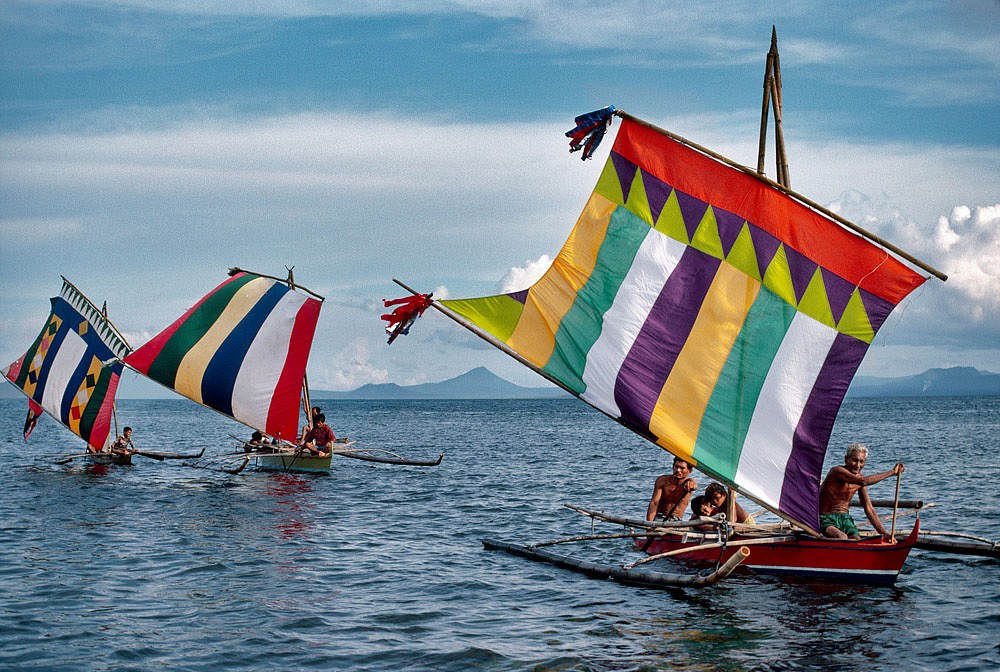 Steve McCurry, Boats on the Sulu Sea, 1985
FujiFlex Crystal Archive Print, 20 x 24 in.
PHILIPPINES-10033