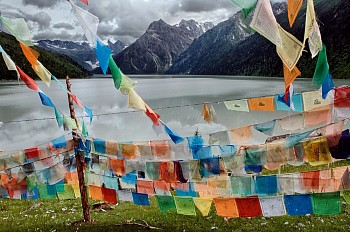 Steve McCurry - Steve McCurry Tibetan Flags