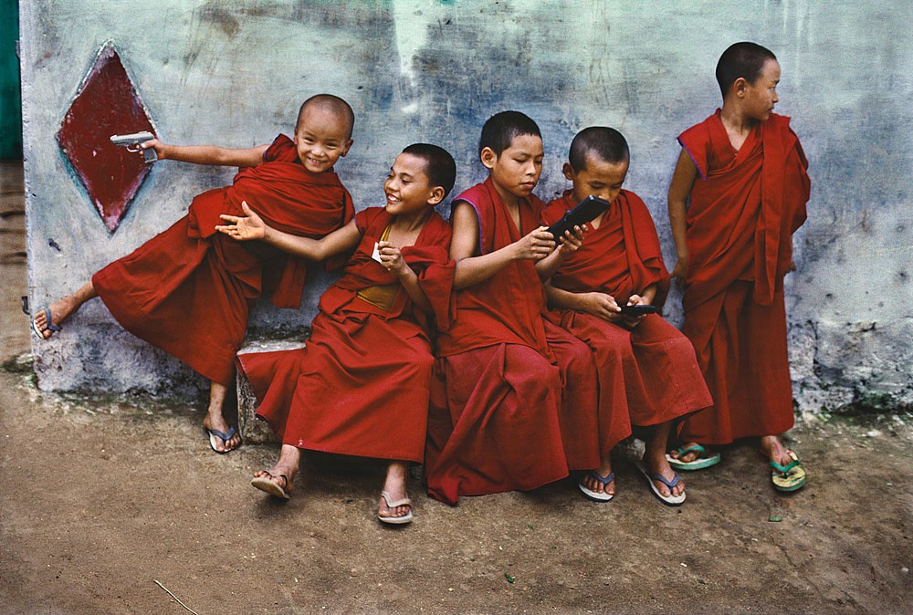 Steve McCurry, Young Monks Play Computer Games, 2001
FujiFlex Crystal Archive Print, (Inquire for available sizes)
INDIA-10016NF2ns