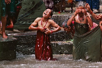 Steve McCurry - Steve McCurry Women Bathing