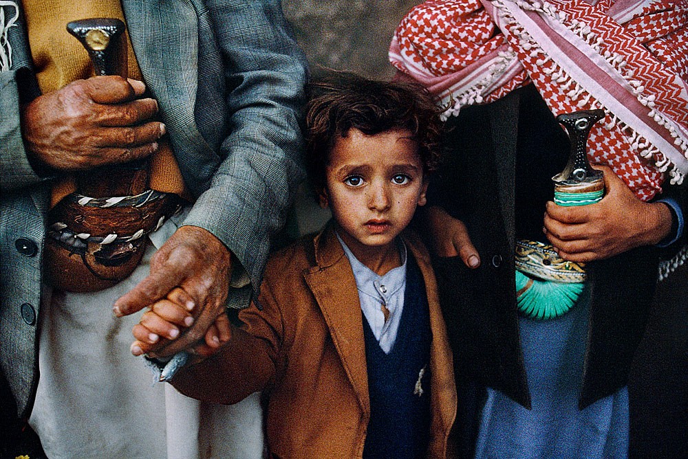 Steve McCurry, Boy Between Two Daggers, 1997
FujiFlex Crystal Archive Print, (Inquire for available sizes)
YEMEN-10041NFns