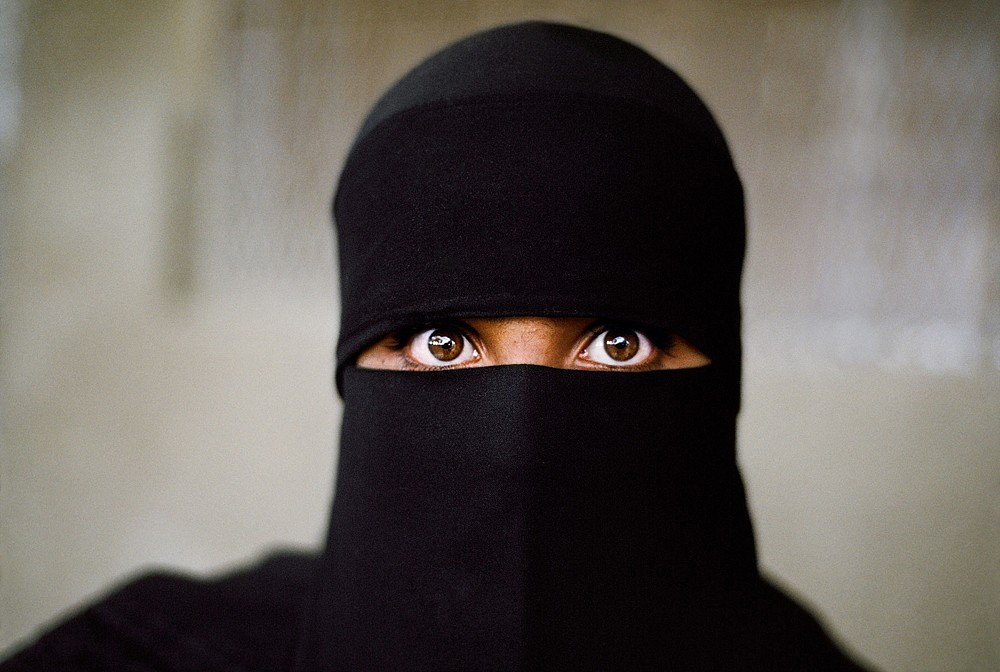 Steve McCurry, Woman in Black, 1997
FujiFlex Crystal Archive Print, (Inquire for available sizes)
YEMEN-10004NF