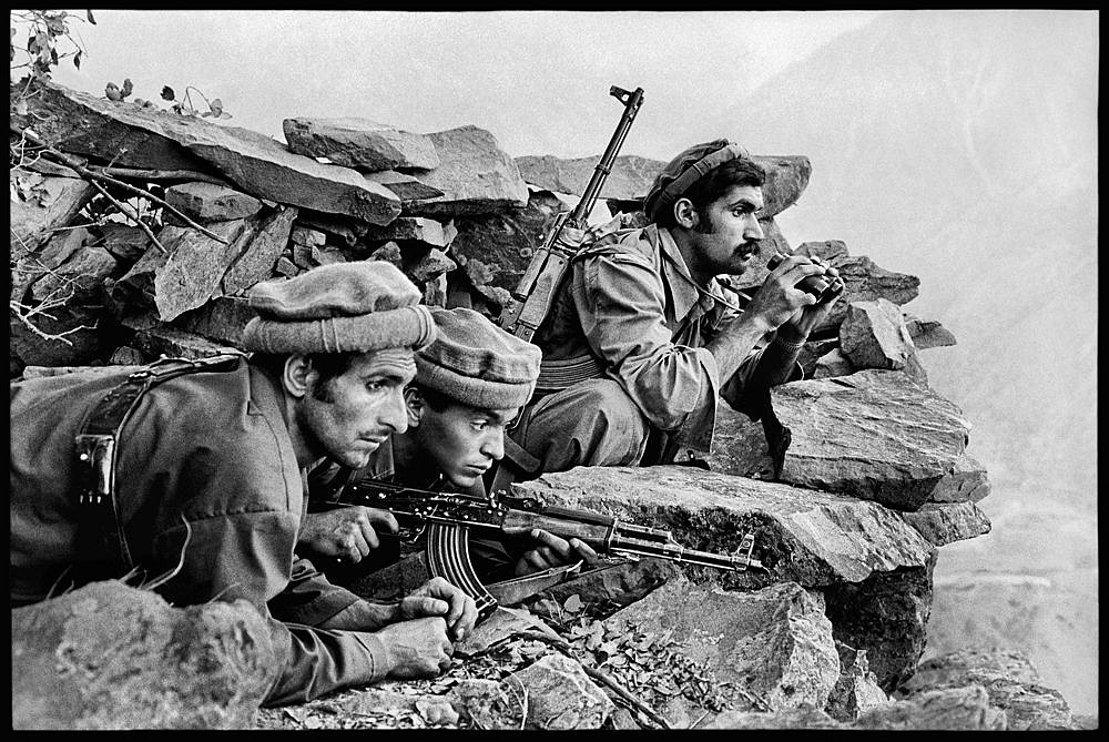 Steve McCurry, Mujahideen Watch a Soviet Convoy, Nuristan, Afghanistan, 1979
FujiFlex Crystal Archive Print, 20 x 24 in. (Inquire for additional sizes)
AFGHN-10260