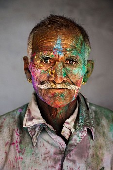 Work: Steve McCurry Man Covered in Powder, Rajasthan, India