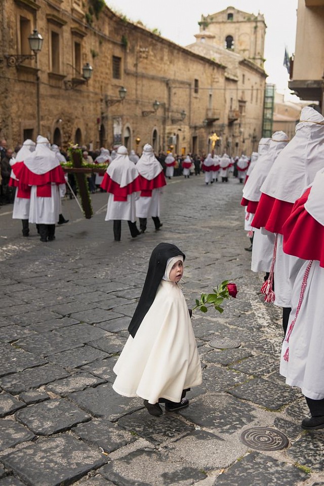Steve McCurry, Easter Penitents Procession, Sicily, Italy, 2011
FujiFlex Crystal Archive Print, 20 x 24 in.
ITALY-10132NF