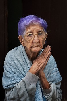 Work: Steve McCurry Woman with Purple Hair