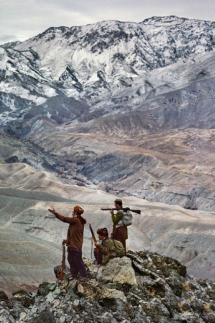 Steve McCurry, Mujahadeen Atop a Mountain, 1984
FujiFlex Crystal Archive Print
AFGHN-10010NF