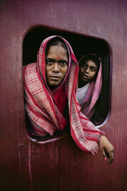 Steve McCurry, Bengali Woman and Child, 1982
FujiFlex Crystal Archive Print
INDIA-10284