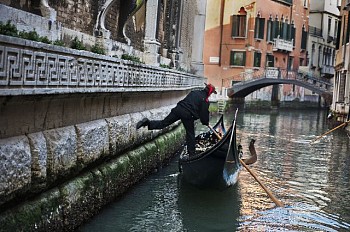 Steve McCurry - Steve McCurry Gondolier on Canal
