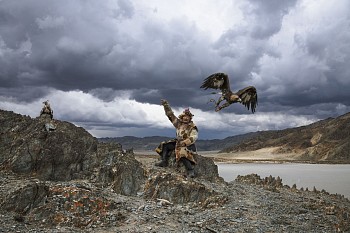 Work: Steve McCurry Man Hunts with Eagle, Ed. of 15