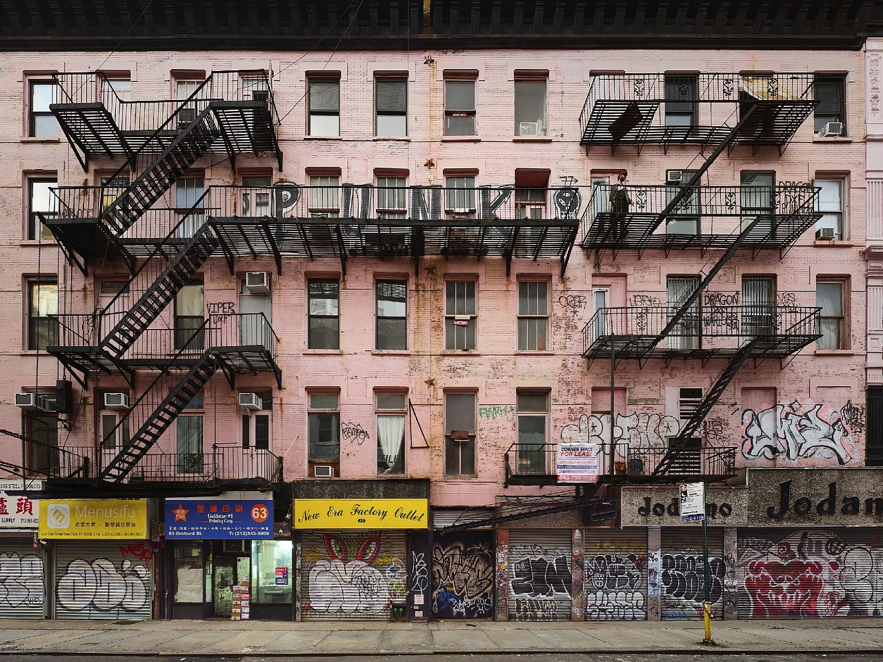 Jason Homa, Pink Building, Lower East Side, Ed. of 15, 2022
Dye sublimated on aluminum, 30 x 40 in. (76.2 x 101.6 cm)
JH241202